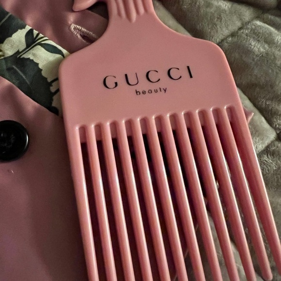 Gucci pick comb with case ☝️🔥 - Picture 4 of 8